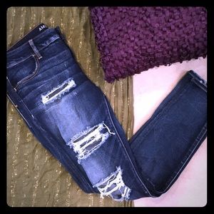 Distressed American Eagle super stretch  jeggings